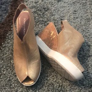 Donald J. Pilner gold platform wedges, size 7
